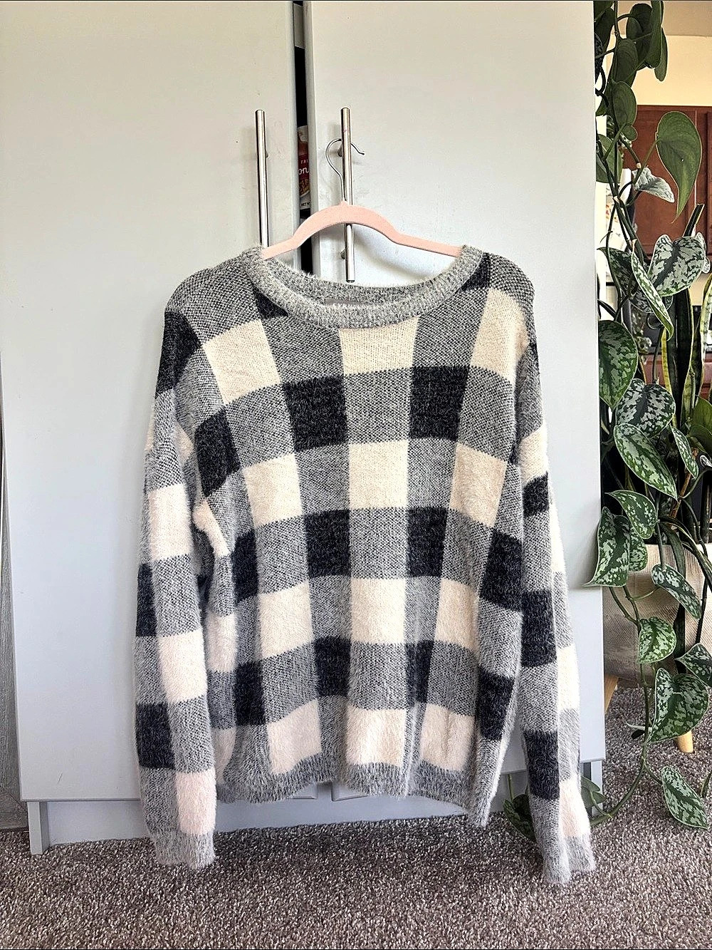 CYRUS Checkered Crewneck Sweater in Gray & Cream Size Large Like ﻿